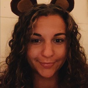 Meet your Posher, Olivia